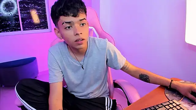 angelyoung18 online show from February 20, 2025, 8:47 pm