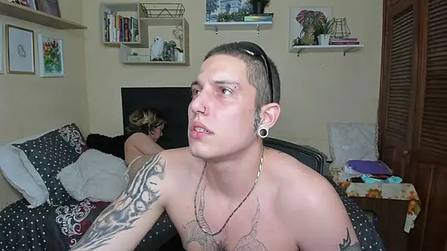 Blondandtattoofaced online show from February 27, 2025, 10:33 am