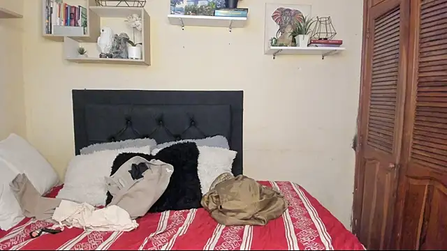 Blondandtattoofaced online show from March 20, 2025, 8:09 am