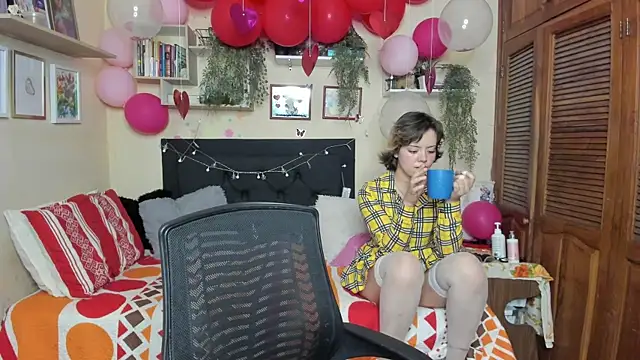 Blondandtattoofaced online show from February 17, 2025, 2:53 am