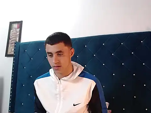 Snapshot of Cris_steban1 chatting on February 11, 2026, 10:09 pm Cris steban1 online show from February 11, 2026, 10:09 pm