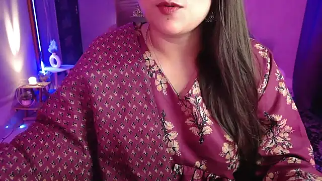 Snapshot of Mitikaa chatting on October 18, 2025, 3:14 pm Mitikaa online show from October 18, 2025, 3:14 pm