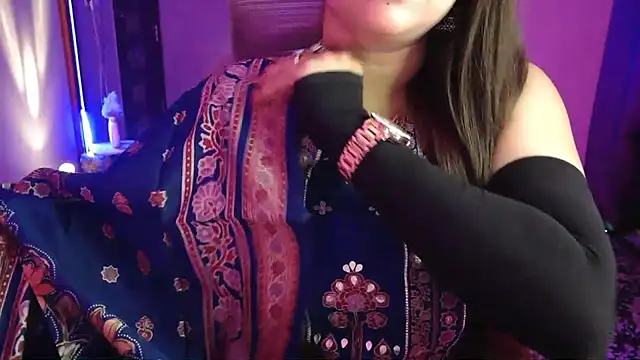 Snapshot of Mitikaa chatting on October 16, 2025, 2:14 pm Mitikaa online show from October 16, 2025, 2:14 pm