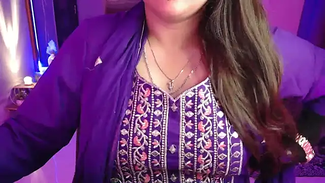 Snapshot of Mitikaa chatting on October 13, 2025, 8:10 pm Mitikaa online show from October 13, 2025, 8:10 pm