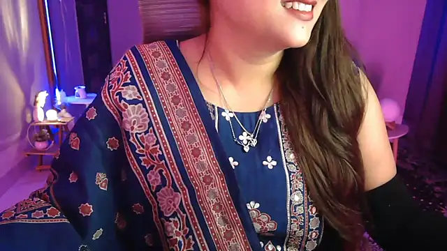 Snapshot of Mitikaa chatting on October 30, 2025, 2:58 pm Mitikaa online show from October 30, 2025, 2:58 pm