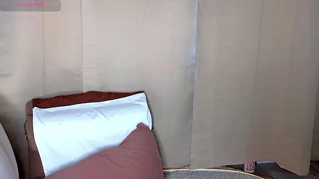 emilytrays online show from April 16, 2026, 4:24 am