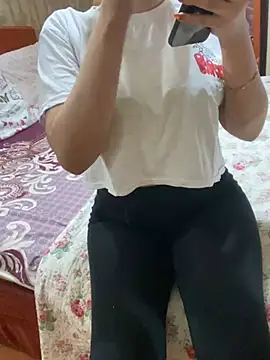 Snapshot of Maya_mimi chatting on January 27, 2025, 4:33 pm Maya mimi online show from January 27, 2025, 4:33 pm