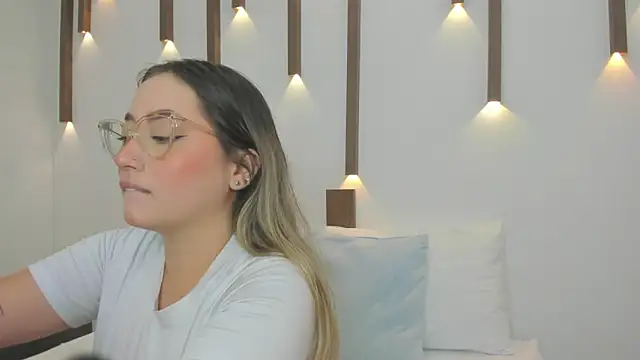 Snapshot of antonella_cutie_ chatting on February 5, 2025, 12:06 pm antonella cutie online show from February 5, 2025, 12:06 pm