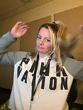 Snapshot of kittiekatieyogi chatting on February 27, 2025, 7:26 pm kittiekatieyogi online show from February 27, 2025, 7:26 pm