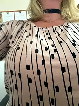 Snapshot of kittiekatieyogi chatting on November 6, 2025, 6:56 pm kittiekatieyogi online show from November 6, 2025, 6:56 pm