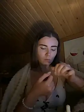 Snapshot of mewKate chatting on November 15, 2025, 5:39 pm mewKate online show from November 15, 2025, 5:39 pm