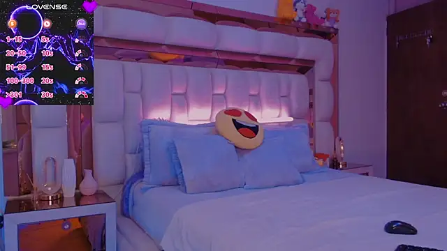 Snapshot of Aliana_Ross chatting on October 4, 2025, 8:16 am Aliana Ross online show from October 4, 2025, 8:16 am