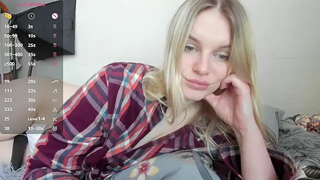 Snapshot of shiny_bunnyyy chatting on January 19, 2025, 8:39 am shiny bunnyyy online show from January 19, 2025, 8:39 am