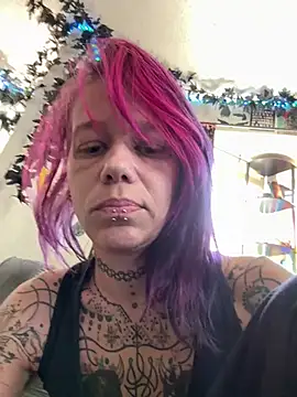 Snapshot of trashbrat chatting on July 20, 2026, 4:42 pm trashbrat online show from July 20, 2026, 4:42 pm