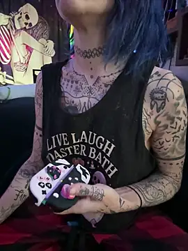 Snapshot of trashbrat chatting on June 17, 2026, 11:53 am trashbrat online show from June 17, 2026, 11:53 am