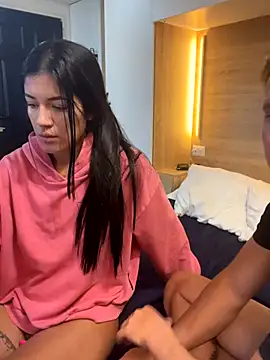 Siempre-locos69 online show from December 15, 2025, 2:23 pm