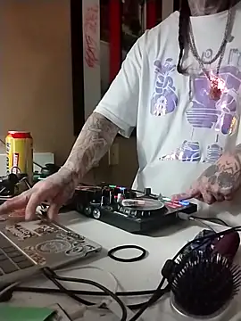 Snapshot of justthetip4209 chatting on March 18, 2025, 6:17 am justthetip4209 online show from March 18, 2025, 6:17 am