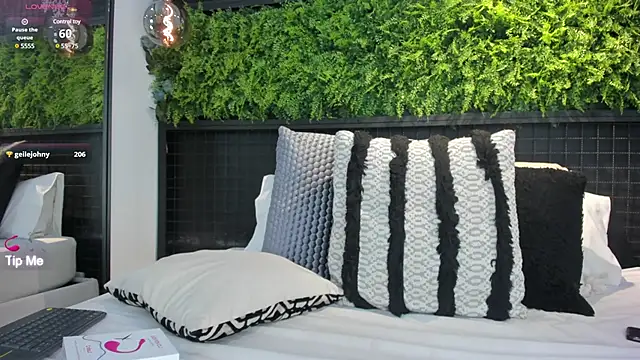 Snapshot of Blue_Angell chatting on March 6, 2025, 1:27 am Blue Angell online show from March 6, 2025, 1:27 am