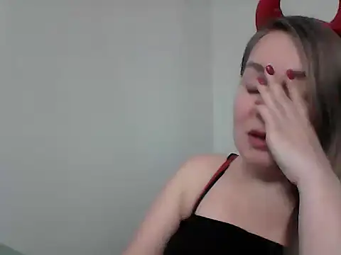 Lolawhite8 online show from March 11, 2025, 10:53 pm