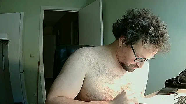 Snapshot of littlehairyman chatting on October 6, 2025, 6:36 am littlehairyman online show from October 6, 2025, 6:36 am