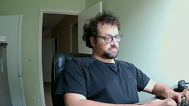 Snapshot of littlehairyman chatting on October 3, 2025, 8:05 am littlehairyman online show from October 3, 2025, 8:05 am