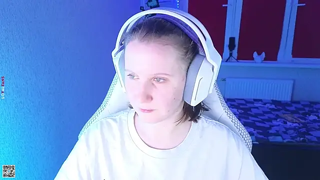 mon lola online show from October 10, 2025, 4:30 pm