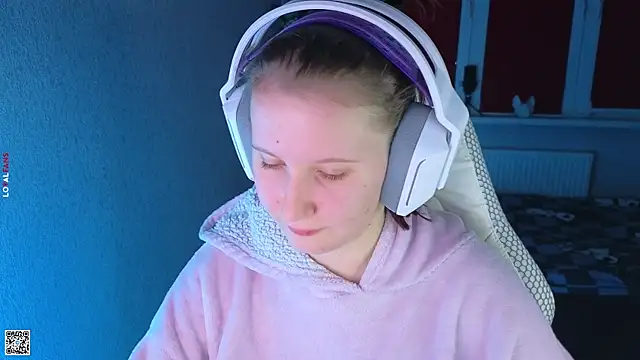 mon lola online show from October 16, 2025, 3:20 pm