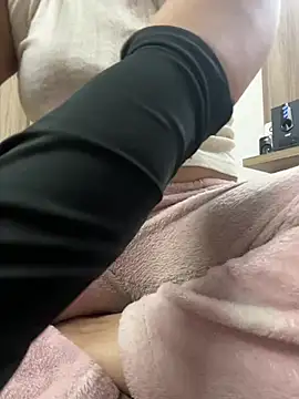 Red-Magic-25 online show from February 4, 2025, 6:04 am