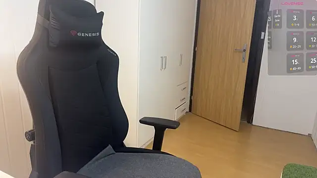 wannaseeyoursmile online show from October 30, 2025, 6:12 am