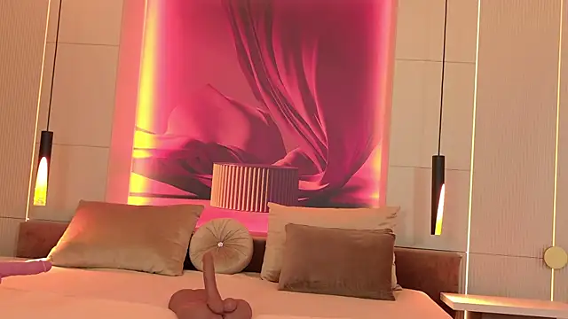 Snapshot of RubyLuxee chatting on October 12, 2025, 5:09 am RubyLuxee online show from October 12, 2025, 5:09 am