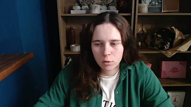 mini girly online show from October 22, 2025, 1:32 pm