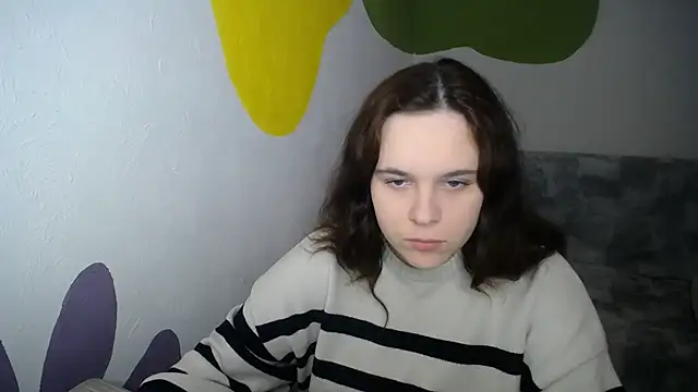 mini girly online show from December 4, 2025, 1:10 pm