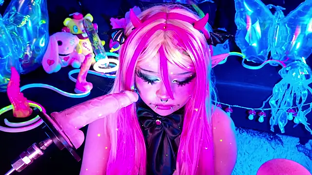 LaytonBox online show from November 15, 2025, 2:43 pm