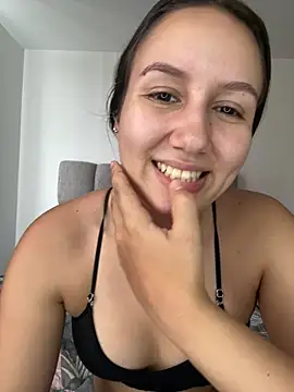 Jullya x online show from April 29, 2026, 8:37 pm
