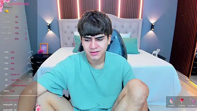 Snapshot of Tommy18__ chatting on July 14, 2026, 3:33 am Tommy18 online show from July 14, 2026, 3:33 am