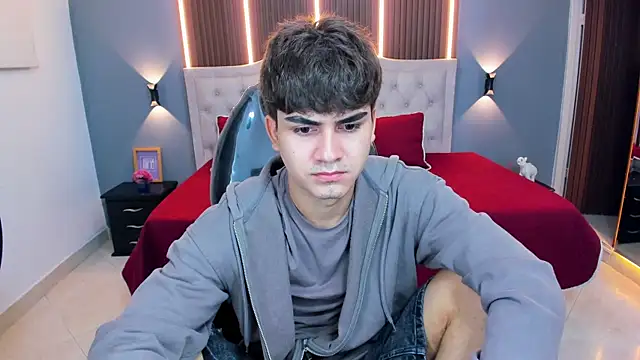 Tommy18   online show from May 26, 2026, 3:37 am