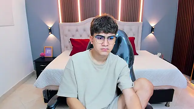 Tommy18   online show from May 12, 2026, 3:25 am