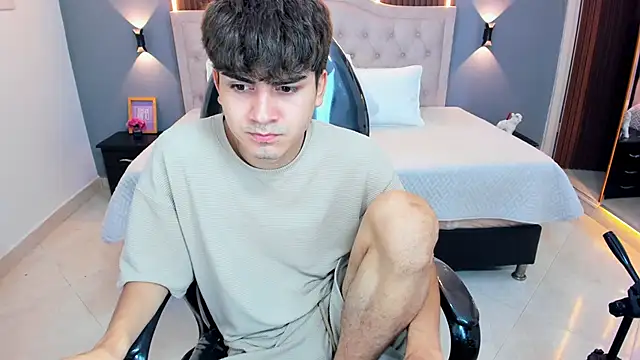 Snapshot of Tommy18__ chatting on June 4, 2026, 3:33 am Tommy18 online show from June 4, 2026, 3:33 am