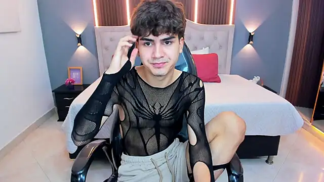 Tommy18   online show from April 29, 2026, 3:32 am