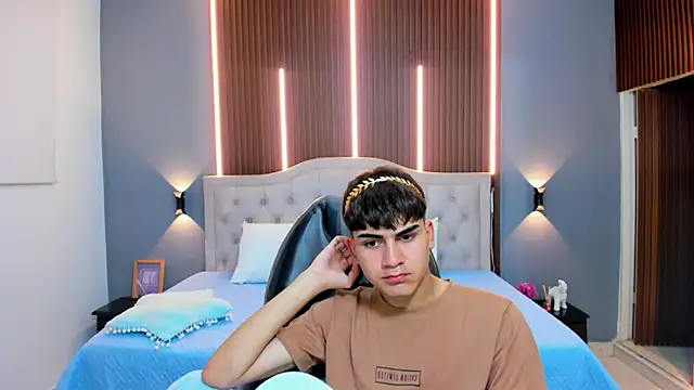 Tommy18   online show from October 28, 2025, 3:29 am