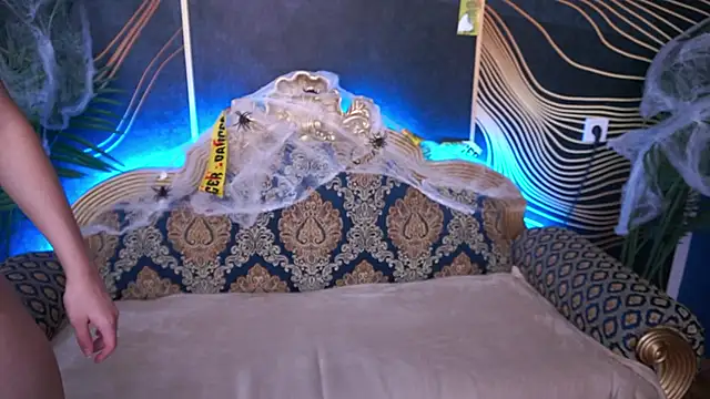 ArielGemme online show from October 17, 2025, 8:21 pm