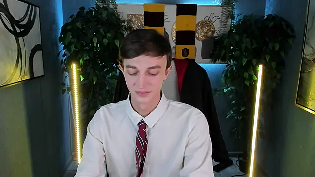 John Weasley online show from October 19, 2025, 6:16 am