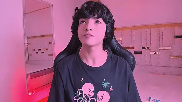 AllanYong18 online show from March 15, 2025, 7:20 am