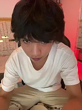 AllanYong18 online show from March 8, 2025, 8:22 am