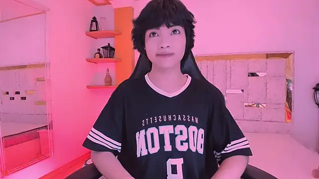 AllanYong18 online show from March 7, 2025, 2:46 am