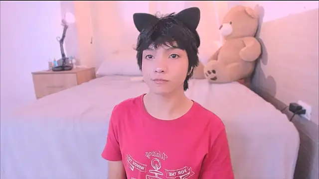 AllanYong18 online show from September 21, 2025, 3:28 pm