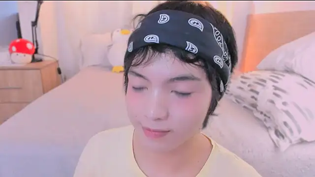 Snapshot of AllanYong18 chatting on March 6, 2026, 12:11 pm AllanYong18 online show from March 6, 2026, 12:11 pm