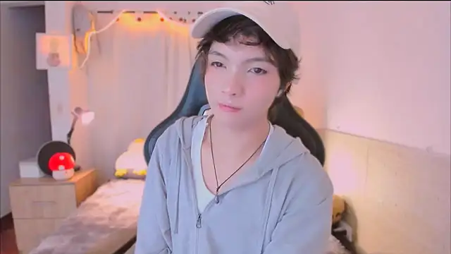 Snapshot of AllanYong18 chatting on April 15, 2026, 4:18 am AllanYong18 online show from April 15, 2026, 4:18 am