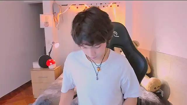 Snapshot of AllanYong18 chatting on April 13, 2026, 7:45 am AllanYong18 online show from April 13, 2026, 7:45 am