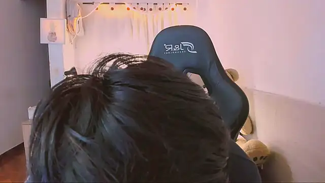 Snapshot of AllanYong18 chatting on April 9, 2026, 10:21 am AllanYong18 online show from April 9, 2026, 10:21 am